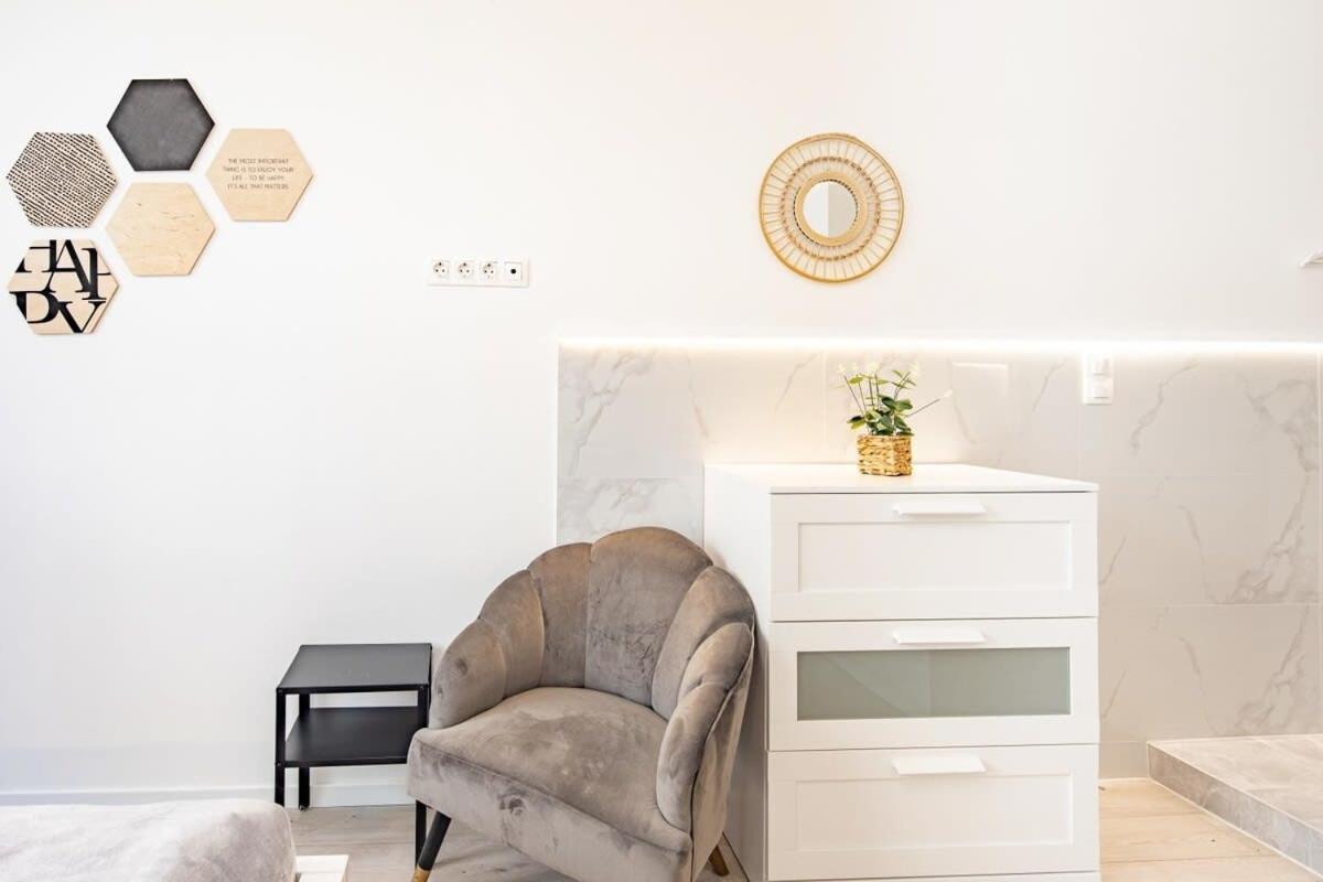 Ultra Central - New - Comfy Studio Budapest Luaran gambar