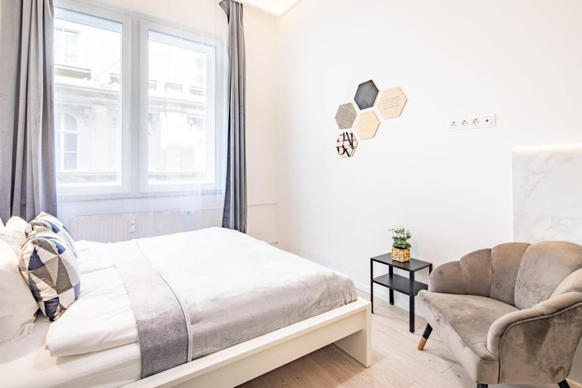 Ultra Central - New - Comfy Studio Budapest Luaran gambar