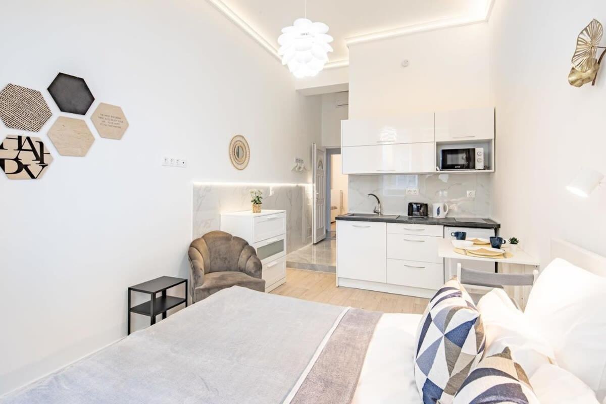 Ultra Central - New - Comfy Studio Budapest Luaran gambar