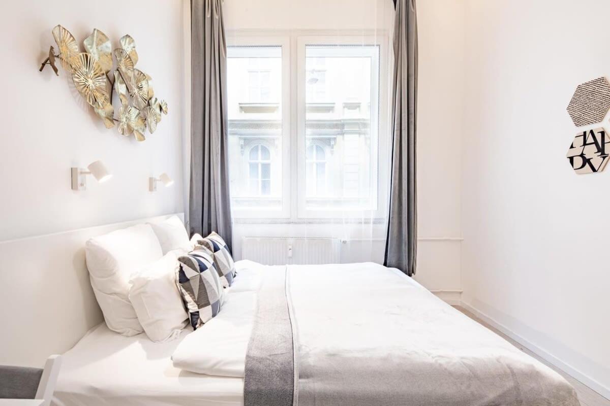 Ultra Central - New - Comfy Studio Budapest Luaran gambar
