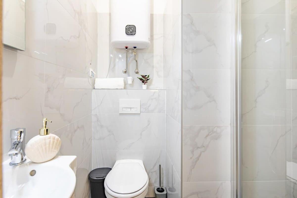 Ultra Central - New - Comfy Studio Budapest Luaran gambar