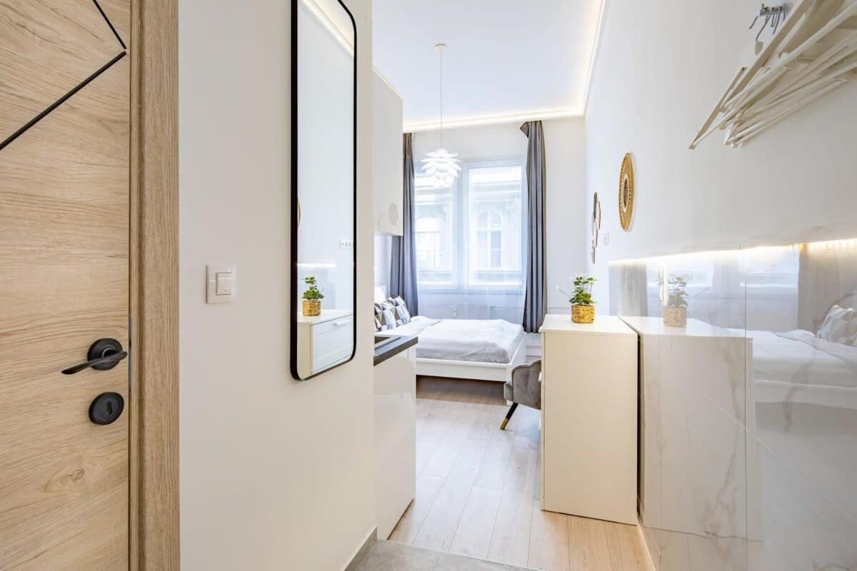 Ultra Central - New - Comfy Studio Budapest Luaran gambar