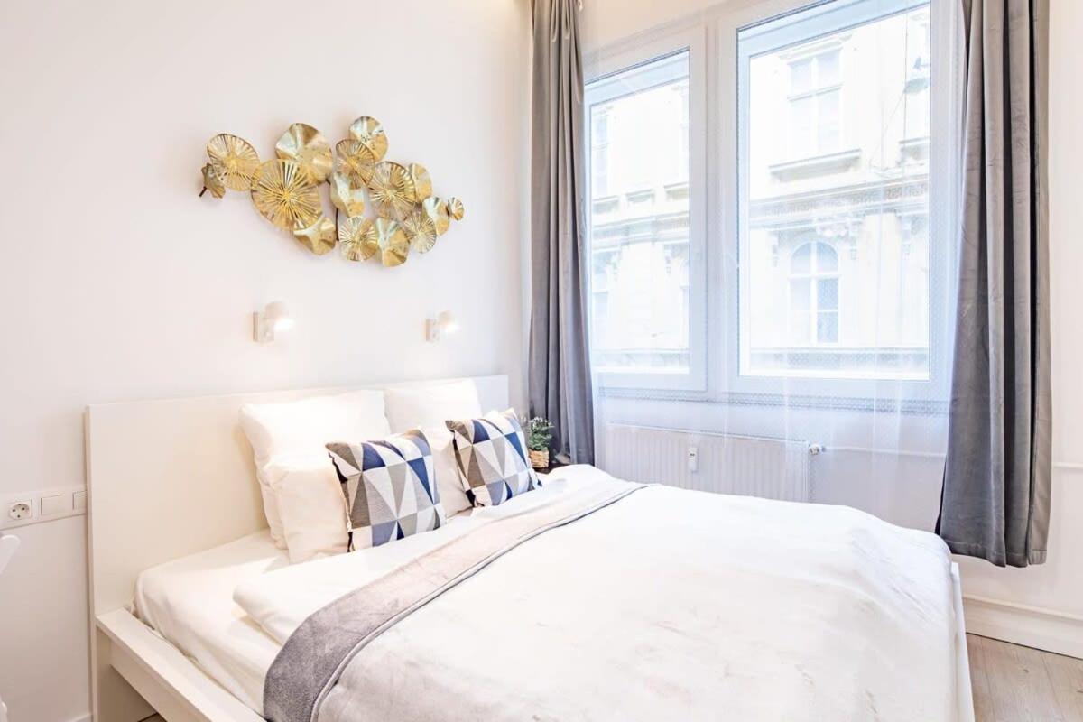 Ultra Central - New - Comfy Studio Budapest Luaran gambar
